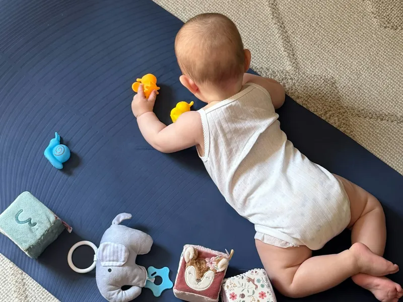 Woman in abdominal and pelvic floor rehabilitation session